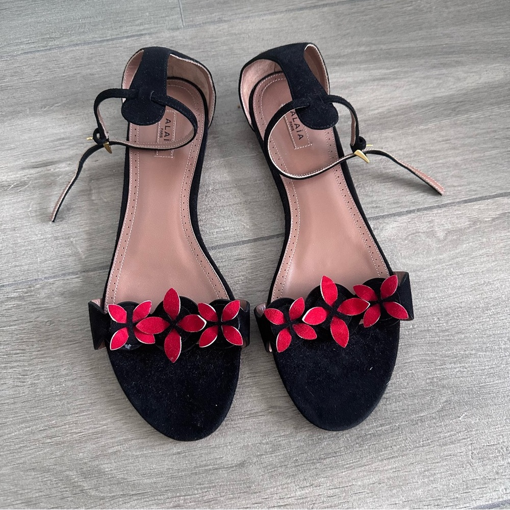 ALAIA Flat flower Sandals